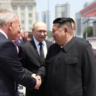 Že Rusko a Severní Korea zřejmě rozšiřují spolupráci na úrovni vojenských technologií, naznačilo například i to, že do Pchjongjangu s Putinem přiletěl i šéf kosmické agentury Roskosmos Jurij Borisov.