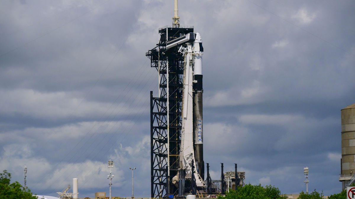Start lodi Crew Dragon se odkládá kvůli úniku hélia, oznámila SpaceX