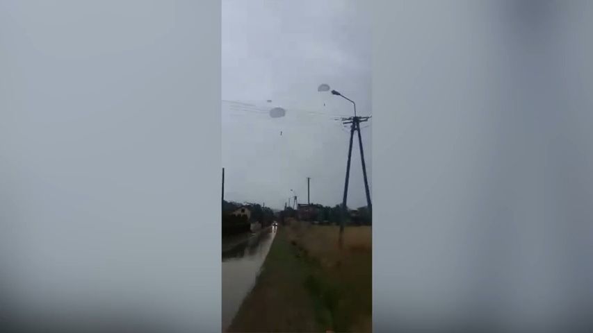 Video: Selhání polských výsadkářů. Padali na střechy a elektrické vedení