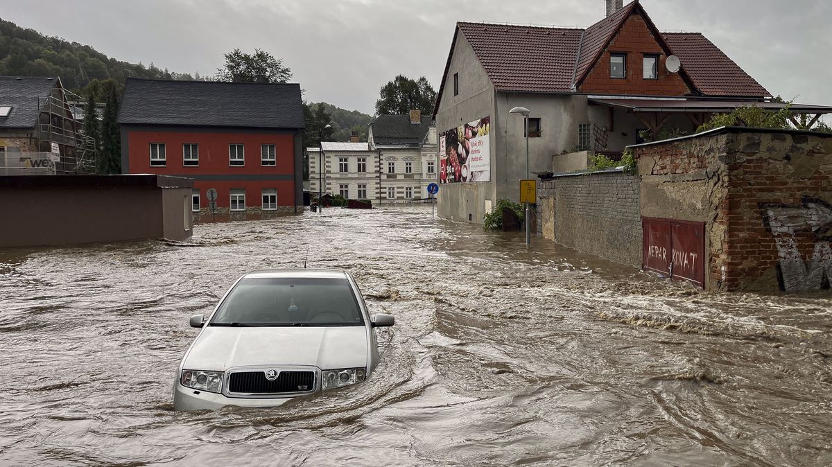 Fotografie ukazují rozsah zkázy Jeseníku