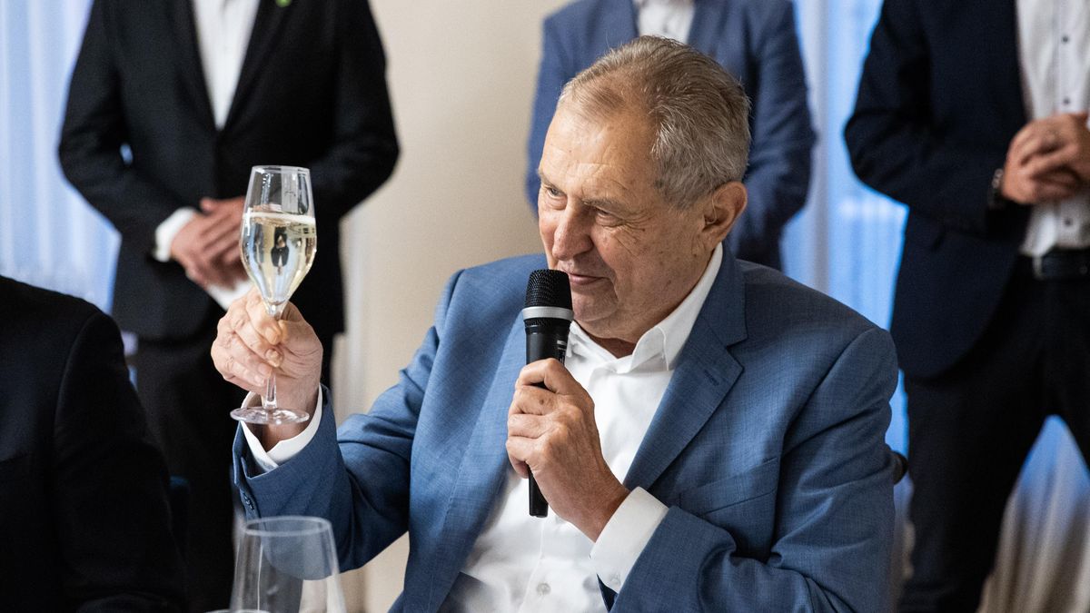 Zeman se sešel se slovenským ministrem zahraničí. Vyjádřil podporu Ficovi