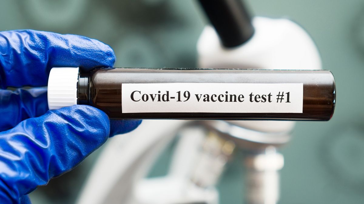 První britští dobrovolníci dostali injekci s vakcínou proti koronaviru