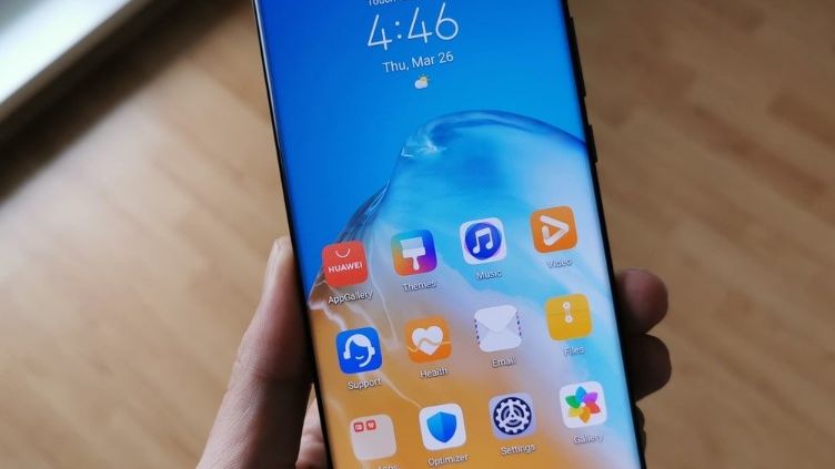 Vlajkové telefony od Huawei budou vyhledávat díky Seznamu