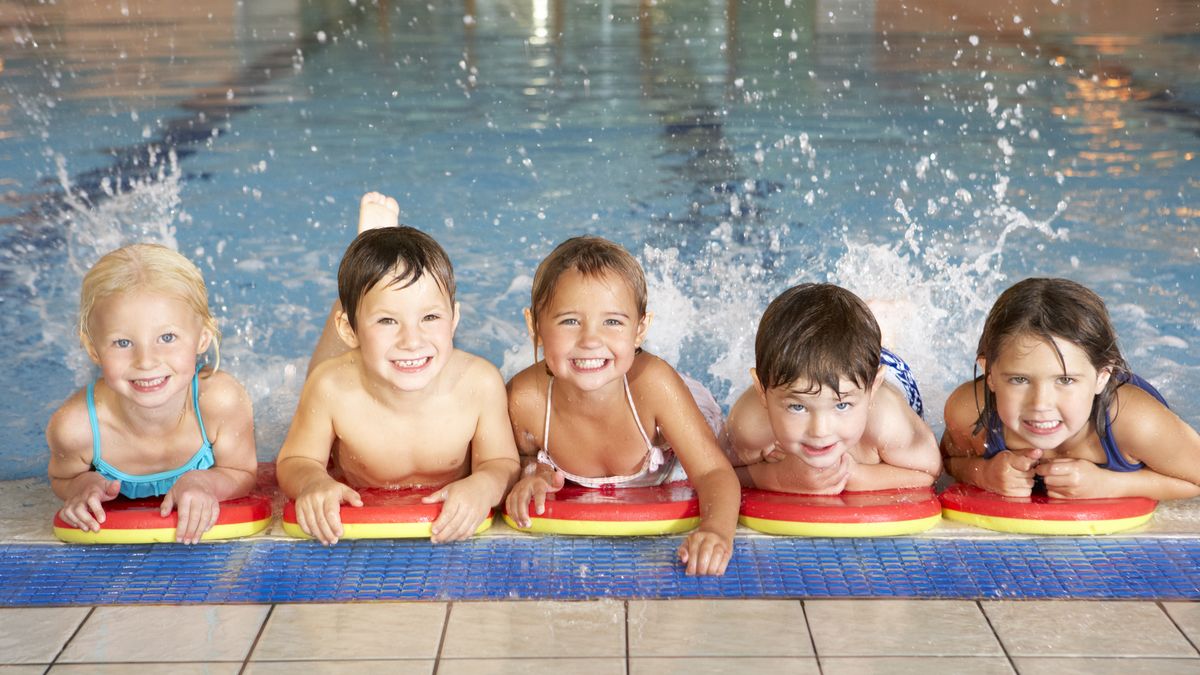 Kdo bude učit děti plavat? Třetina plaveckých škol do konce roku nepřežije