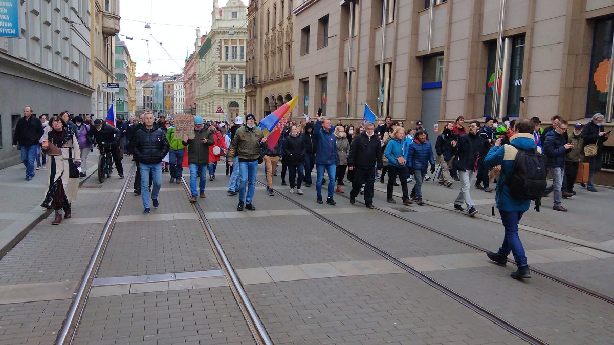 Demonstraci proti vládním opatřením v Brně rozpustili po 20 minutách