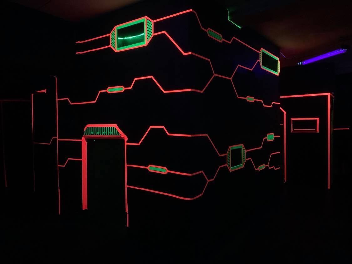 Michal Rozsévač, Martin Loužil a Šimon Tichý se při studiu vysoké školy v Hradci Králové rozhodli podnikat. Jejich prvním projektem byla laserová aréna, kterou v roce 2013 vybudovali vlastníma rukama.