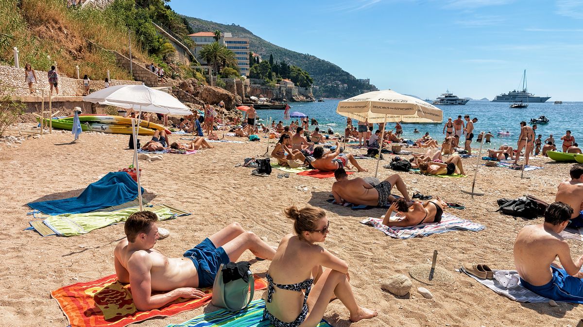 Efekt „poslední dovolené“. Češi chtějí v létě utrácet, než krize udeří naplno