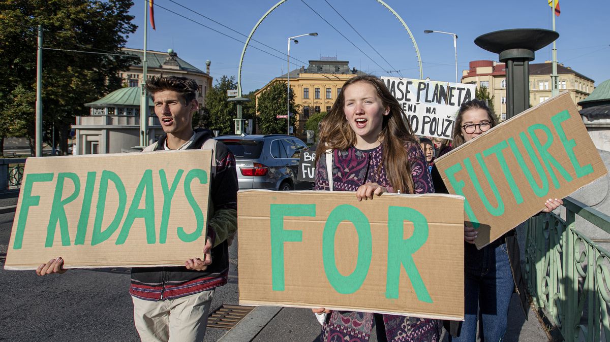 Studenti opět půjdou stávkovat. „Nová vláda musí řešit klima,“ vzkazují