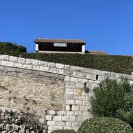 Stejnojmennou restauraci vlastní také v Průhonicích. Paloma Picasso je módní návrhářka a dcera slavného malíře Pabla Picassa. 