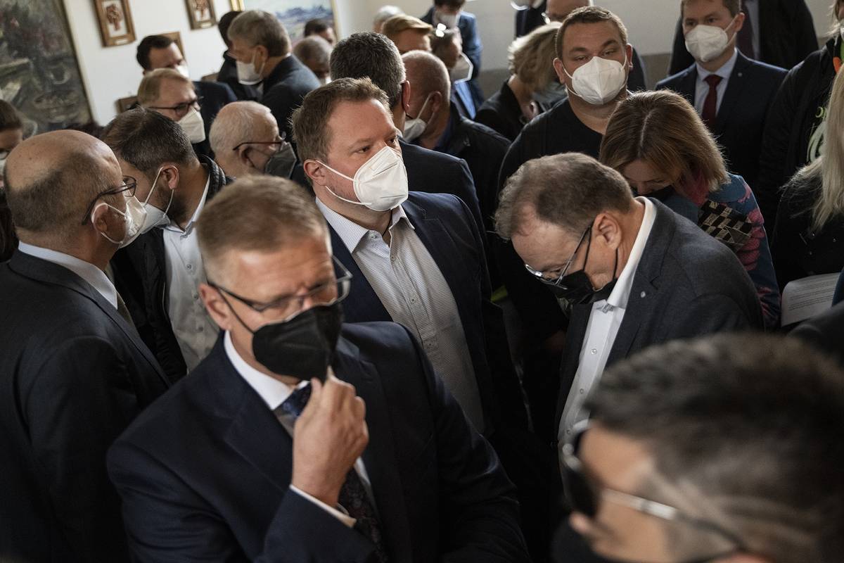 ... tam byli i jejich advokáti a také novináři.