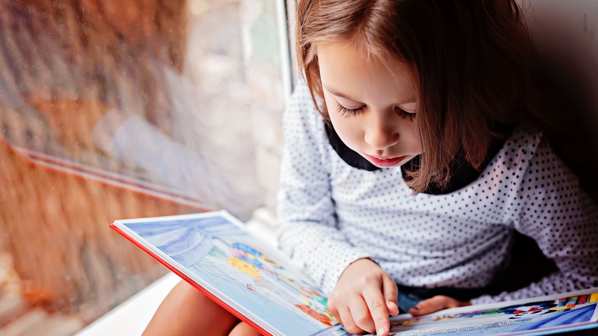 Vyberte dětem knihy na prázdniny, aby se bavily nejen v dešti