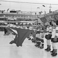 Československé mužstvo během zahájení mistrovství. 