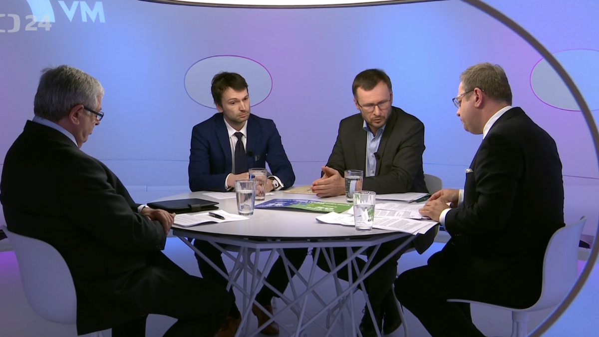 V ČT řeší, jak dál po Moravcovi. A neshodnou se, zda mu děkovat, či spílat