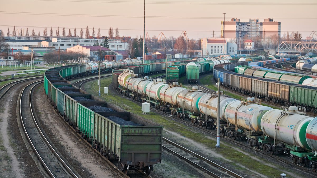 Tranzit zboží do ruského Kaliningradu může pokračovat. Ale jen vlakem