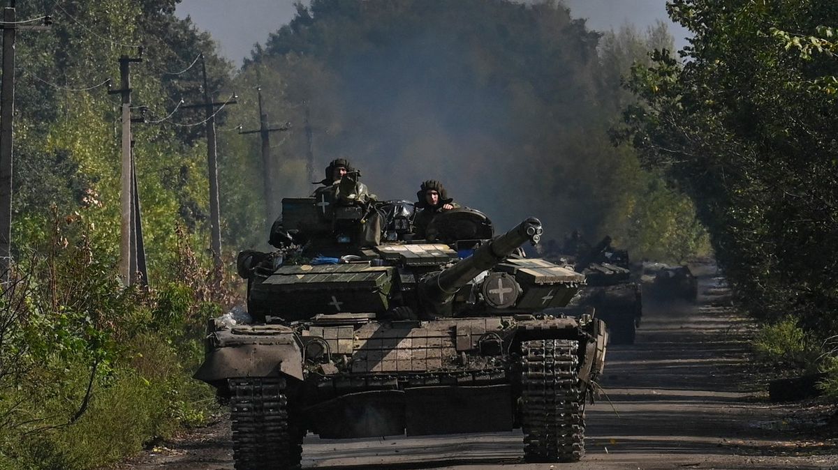 Zbraně pro Ukrajinu už skoro není kde brát. USA to staví před těžkou volbu