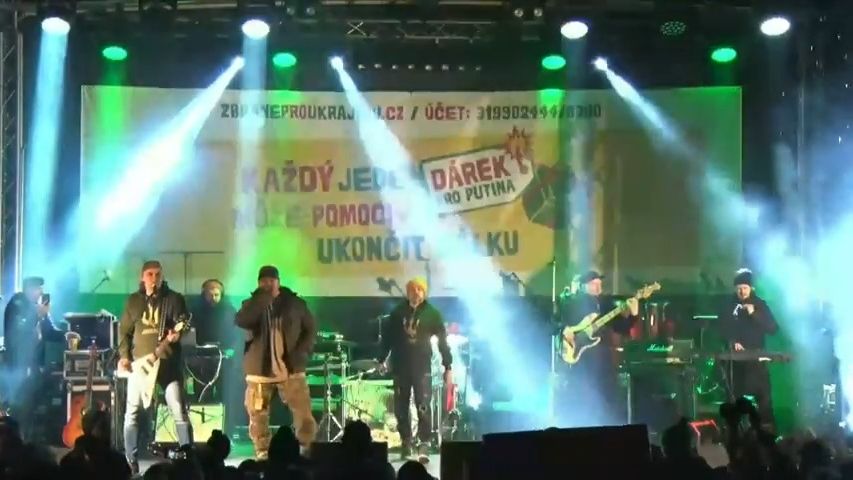 Za Ukrajinu. Tisíce lidí v Praze podpořily odpor proti Rusům