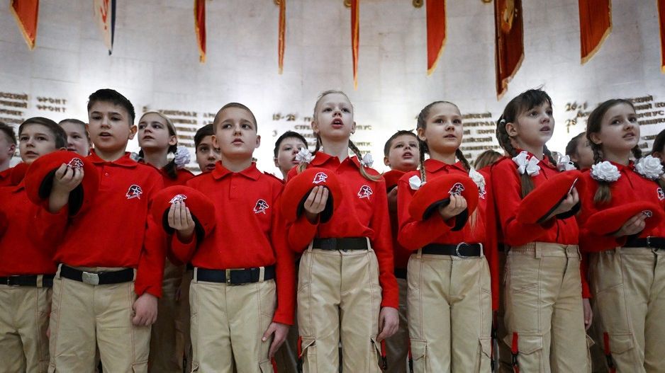 Fotky ruské mládeže: Přísaháš, že budeš vždy věrný vlasti?