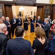 Bývalí předsedové vlády s manželkami přišli do Kramářovy vily oslavit výročí 30 let vzniku samostatné České republiky.