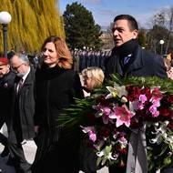 Smuteční věnec přinesli společně primátorka Brna Markéta Vaňková a hejtman Jihomoravského kraje Jan Grolich.