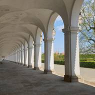 Balustrády ve spodní části kolonády teprve čeká rekonstrukce