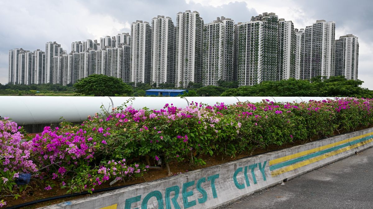 Fotky: Developerské selhání. V hotovém obřím městě žijí jen dělníci