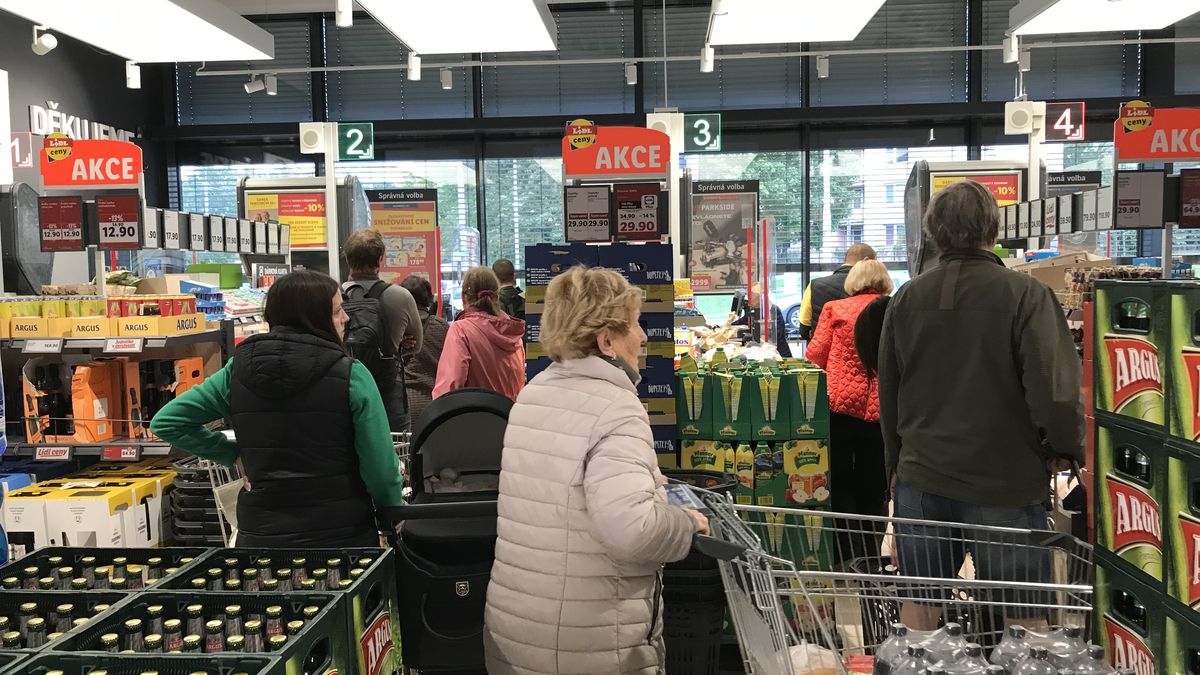 Slevy jen za vaše data. Na věrnostní aplikace si posvítí kontroloři