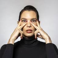 Stejně tak i podobný „vykulený“ výraz.