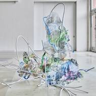 Výsledkem je mnohovrstevnatá hra s plochou a prostorem.