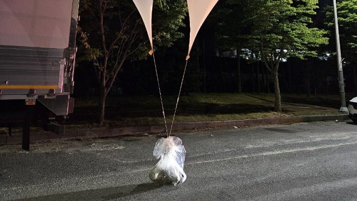 Fotky: Kimova říše zasypala Jižní Koreu balony s odpadky a výkaly