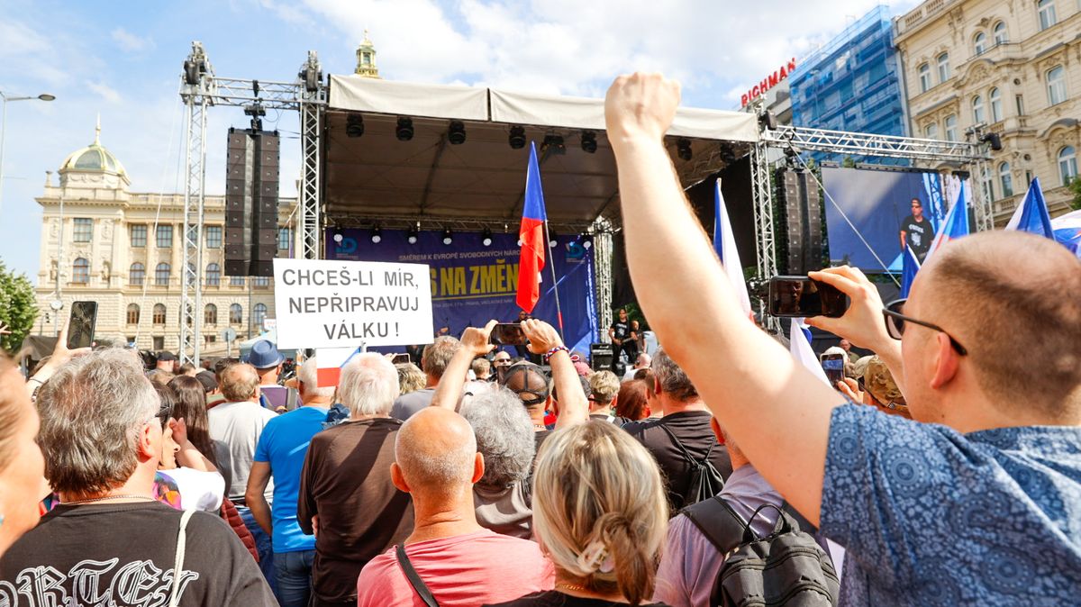 SPD nebo hokej? Okamura si v Praze vyzkoušel oddanost příznivců