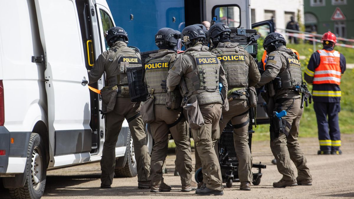 Policii tři dny prchal nebezpečný muž. Předtím unikl zásahové jednotce