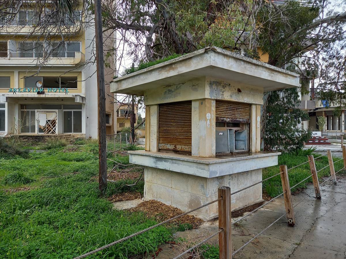 ... noviny, tabák a časopisy, …