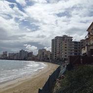 Když turecká vláda otevřela ve Varoše několik pláží, turistický provoz začal stoupat.