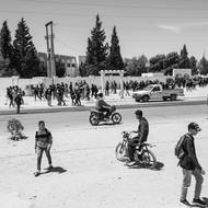 Projekt „Útěk“ zkoumá životy mladých Tunisanů, které trápí vysoká nezaměstnanost. Cílem je přispět k diskusi, jak přispět k jejich lepší budoucnosti.