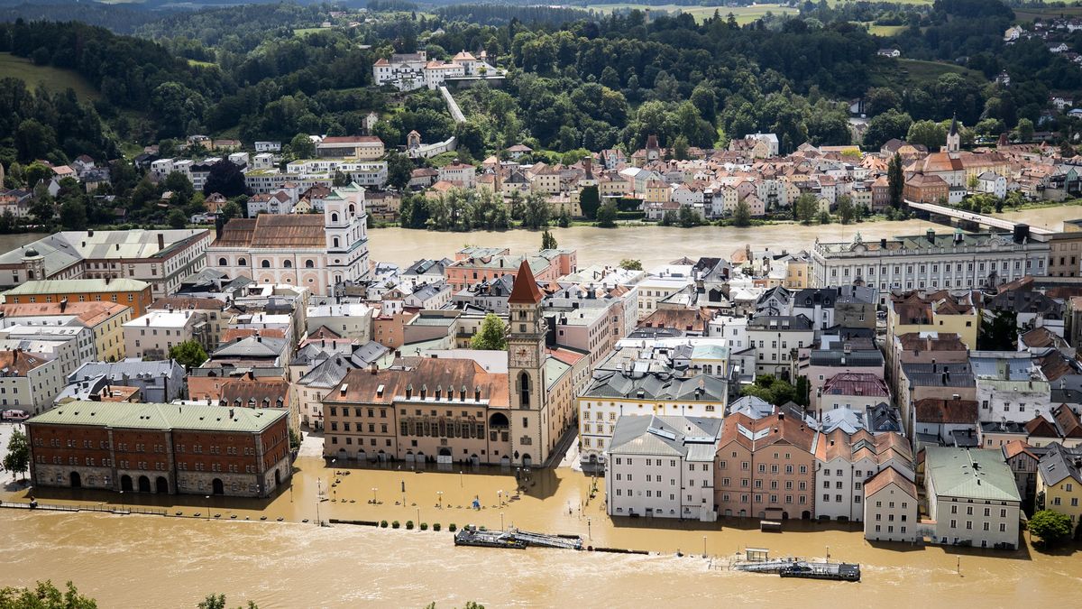 Smutné obrázky z Pasova: Voda zalila i historické centrum