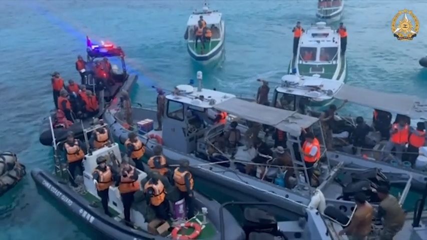 Video: Sekery, nože, lasery. U cenného vraku se střetly lodě Číny a Filipín