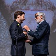 Německý herec, režisér a producent Brühl, několikanásobný držitel Evropské filmové ceny, převzal ve čtvrtek z rukou Jiřího Bartošky Cenu prezidenta MFF Karlovy Vary. 