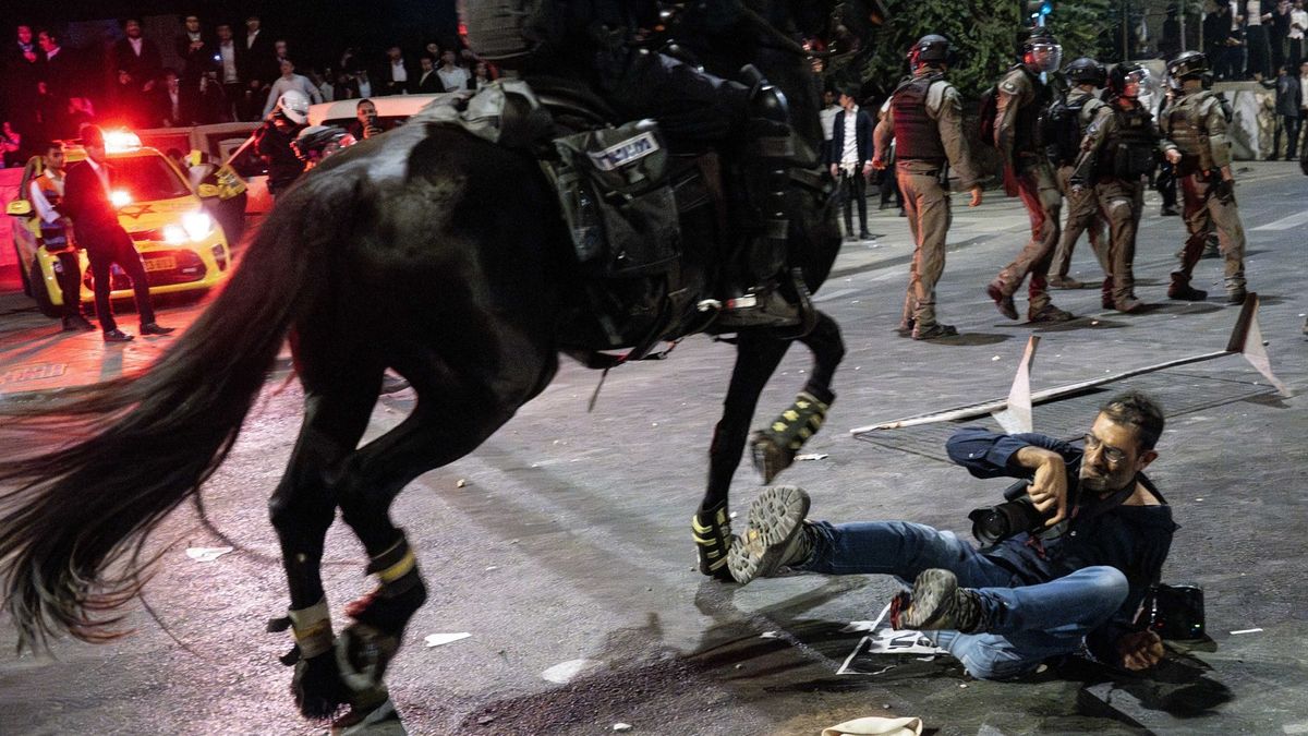 Fotky: Ultraortodoxní židé se střetli s policií, vadí jim branná povinnost
