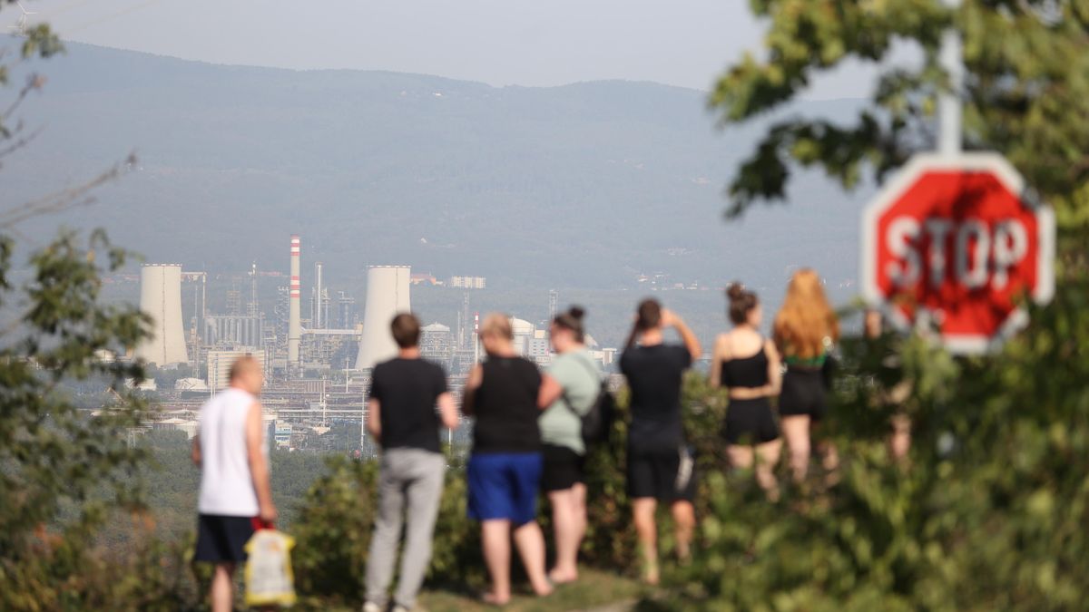 Rána a dým nad Litvínovem. Pyrotechnici spokojení, diváci méně