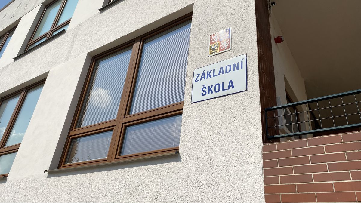 Školy v Česku druhý den po sobě čelí výhrůžným zprávám