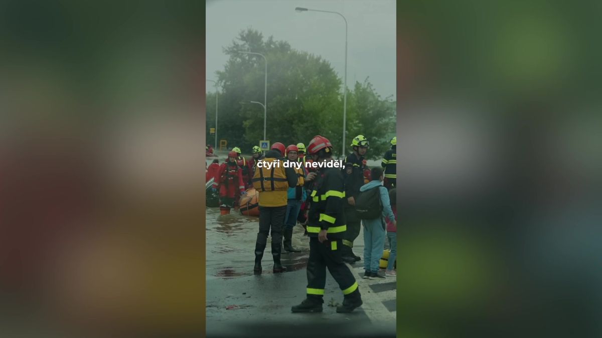 Hasiči zveřejnili na videu, jak těžké jsou debaty s těmi, co nechtějí evakuaci