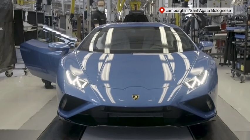 Video: Tak automobilky Ferrari a Lamborghini obnovily provoz