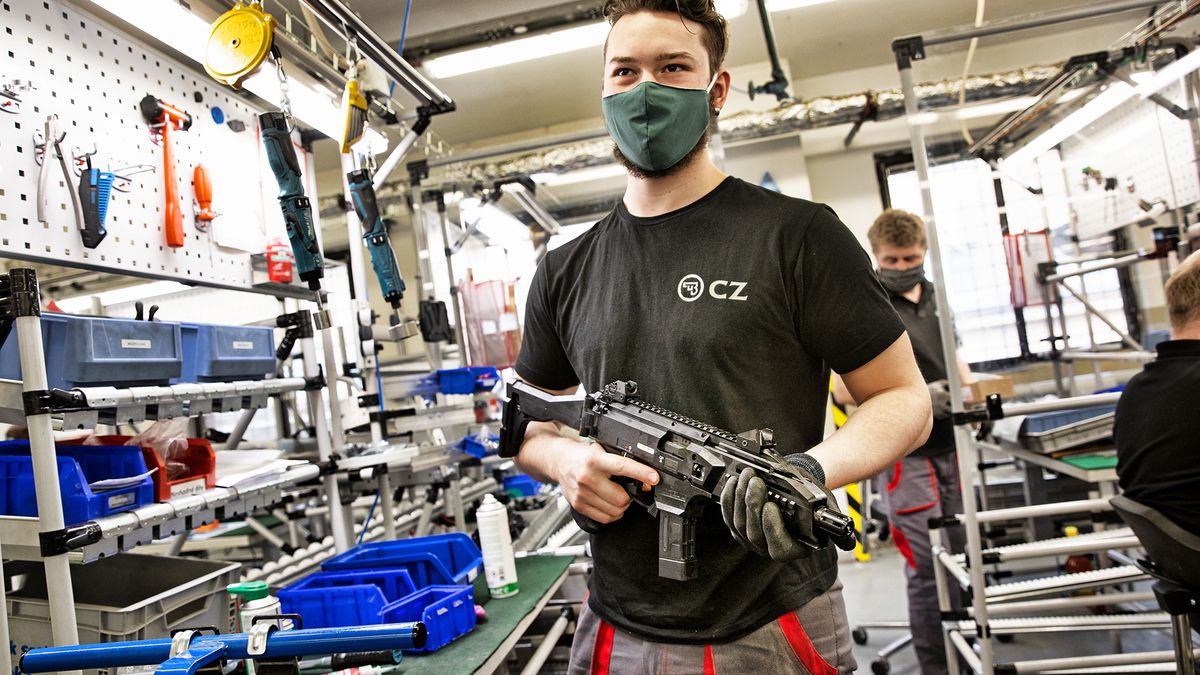 Colt CZ baut eine neue Waffenfabrik in Ungarn