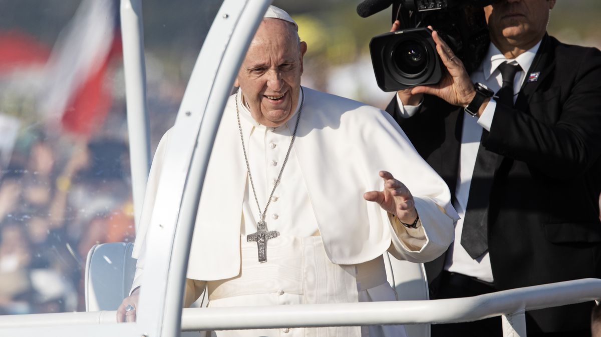 V církvi je příliš mnoho homosexuálů, řekl podle tisku papež