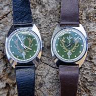 Výrobu hodinek Sport Myslivec provázel skandál. Lovecký znak spočívající ve svatohubertovském spojení paroží a křesťanského kříže byl politicky neúnosný. Když autor návrhu využil klínový (tedy válečný) kříž, šel na kobereček kvůli propagaci nacismu. Nakonec se použila větvička. 