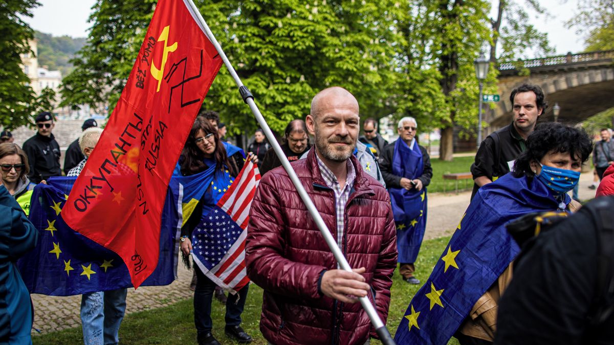 Bývalí funkcionáři KSČ budou dál brát nižší důchody, potvrdil Ústavní soud