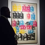 Colored Mona Lisa Andyho Warhola. Fotografie z roku 2015, kdy byl obraz vydražen v aukční síni Christie's za  56,2 milionu dolarů.