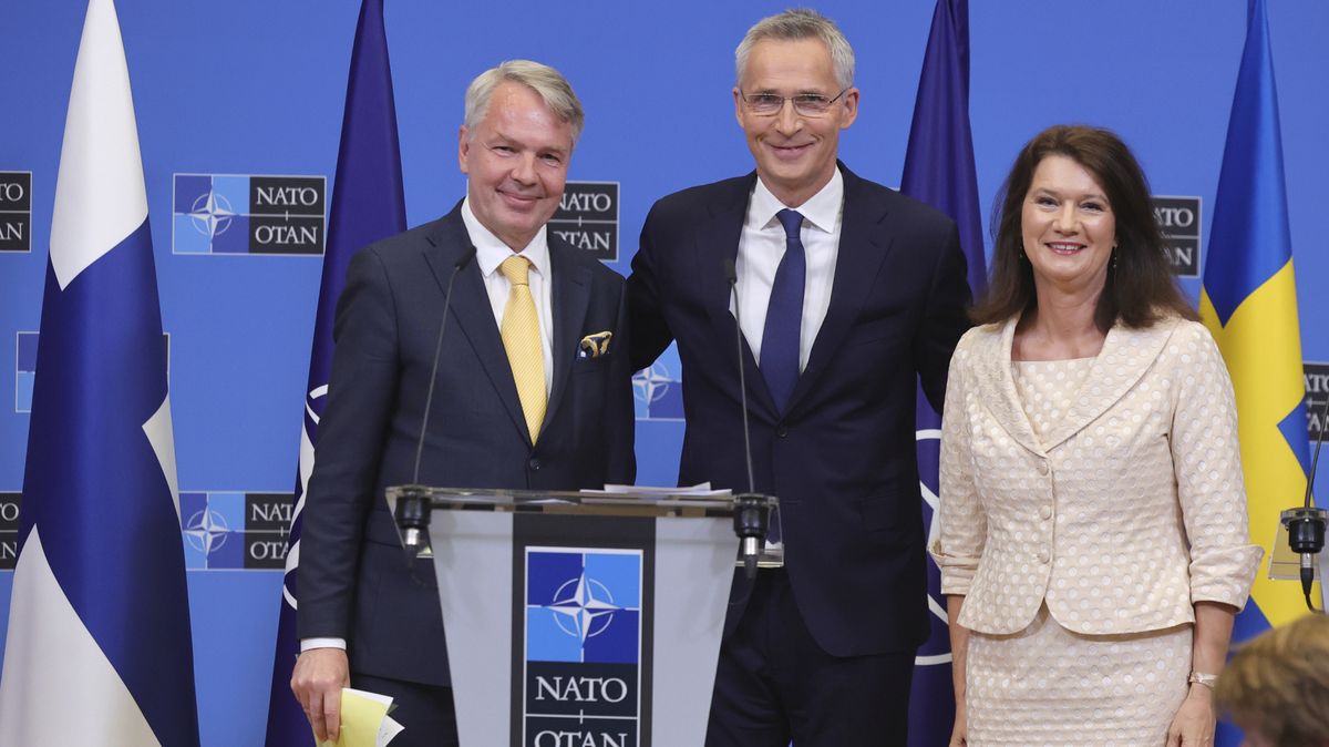 Státy NATO podepsaly protokoly o přistoupení Finska a Švédska