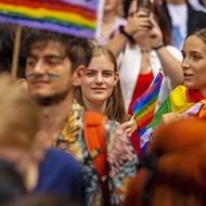 Duhovým pochodem vyvrcholil dvanáctý ročník týdenního lidskoprávního festivalu o životě leseb, gayů, bisexuálů či translidí.