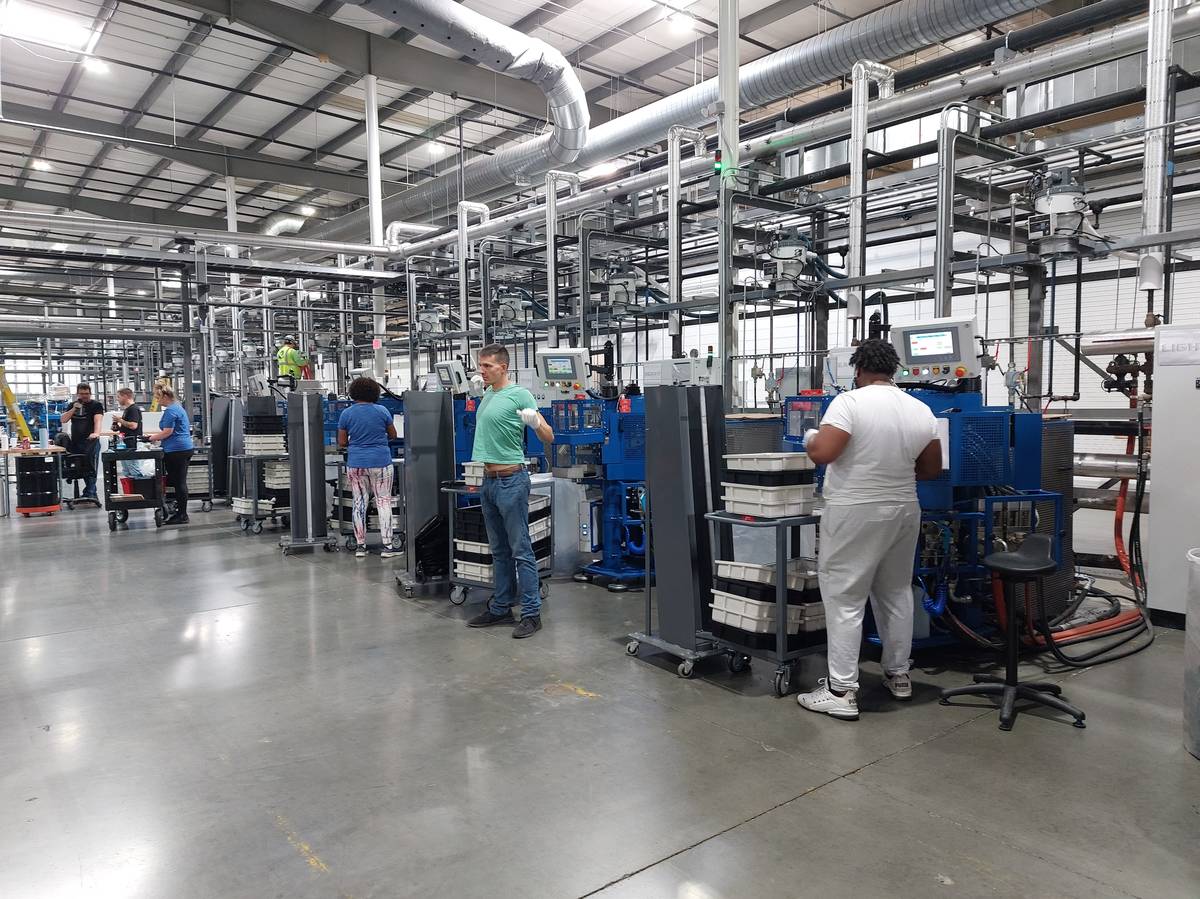 Výroba desek v nashvillské továrně české firmy GZ Media.